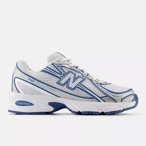 New Balance Women’s Ice blue with sea stone and white size 7